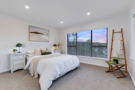 Photo of property in 19 Highland Avenue, Titirangi, Auckland, 0604