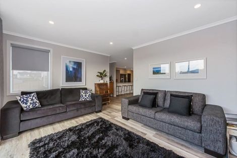 Photo of property in 5 Resolution Drive, Gulf Harbour, Whangaparaoa, 0930