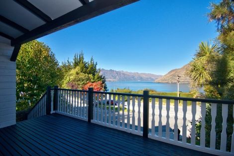 Photo of property in 1 Cameron Place, Fernhill, Queenstown, 9300
