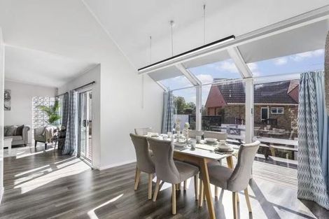 Photo of property in 22 Cairnbrae Court, Northcross, Auckland, 0632