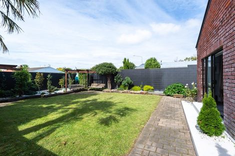 Photo of property in 327 Avonhead Road, Avonhead, Christchurch, 8042