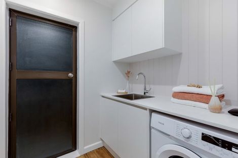 Photo of property in 19 Highland Avenue, Titirangi, Auckland, 0604