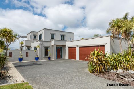 Photo of property in 55 Royal Oak Drive, Kelvin Grove, Palmerston North, 4414
