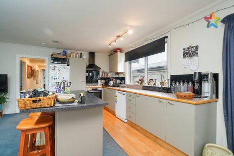 Photo of property in 30 Kilmarnock Street, Wallacetown, 9816