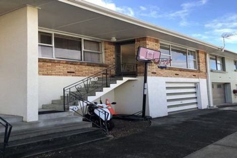 Photo of property in 2/16 Beach Road, Castor Bay, Auckland, 0620