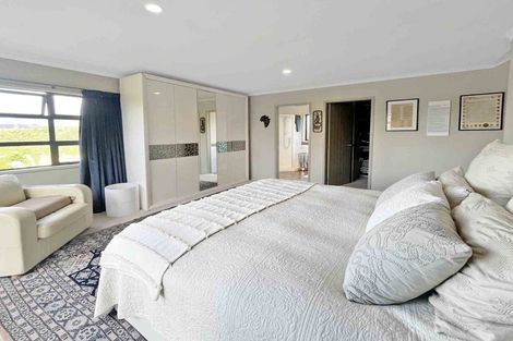 Photo of property in 28 Johnstone Drive, Fitzherbert, Palmerston North, 4410