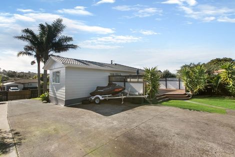 Photo of property in 4 Katrina Place, Massey, Auckland, 0614