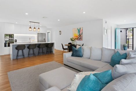 Photo of property in 9 Koiora Lane, Long Bay, Auckland, 0630