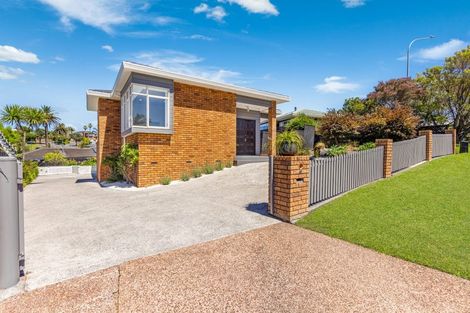 Photo of property in 49 Palomino Drive, Henderson, Auckland, 0612
