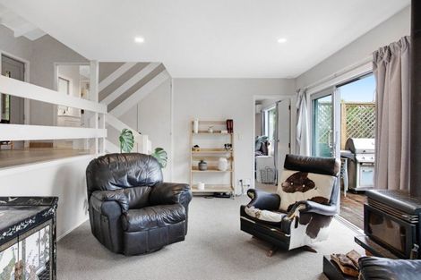 Photo of property in 2/11 Limmer Place, Browns Bay, Auckland, 0632