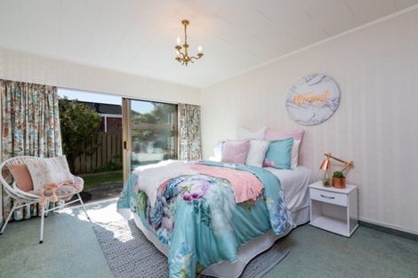 Photo of property in 1 Rewarewa Crescent, Waikanae, 5036