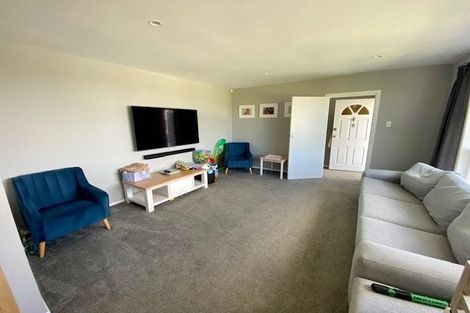 Photo of property in 8 Kelwyn Road, Kelston, Auckland, 0602