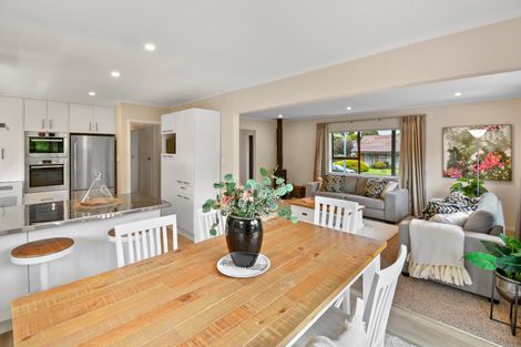 Photo of property in 10 Dalkeith Place, Opaheke, Papakura, 2113