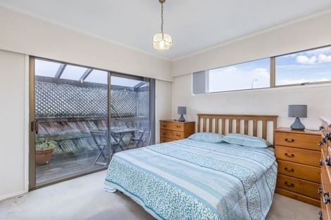 Photo of property in 2/47 James Evans Drive, Northcote, Auckland, 0627
