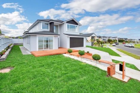 Photo of property in 16 Milano Boulevard, Karaka, Papakura, 2113