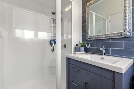 Photo of property in 49 Stanley Point Road, Stanley Point, Auckland, 0624