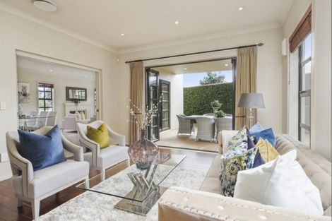 Photo of property in 33 Point View Drive, East Tamaki Heights, Auckland, 2016