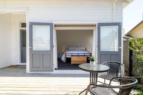 Photo of property in 43 Wood Street, Takaro, Palmerston North, 4410