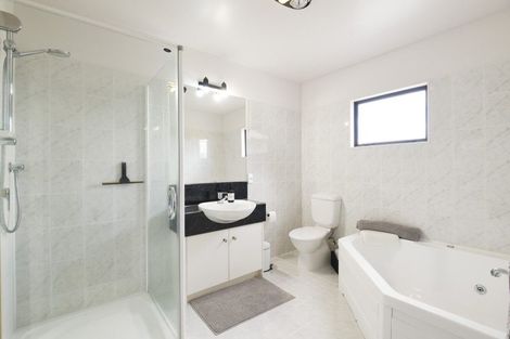 Photo of property in 4 Tupara Crescent, Kawaha Point, Rotorua, 3010