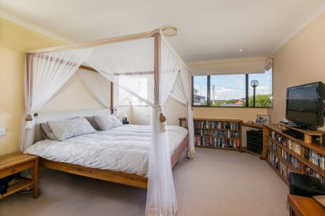 Photo of property in 15 Charles Street, Westshore, Napier, 4110