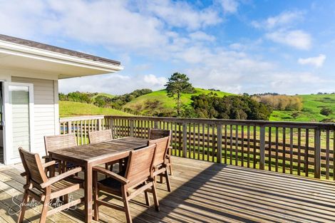 Photo of property in 194 Heatley Road, Whakapirau, Maungaturoto, 0583