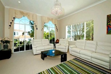 Photo of property in 31 Cricklade Terrace, Windsor Park, Auckland, 0632