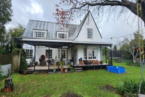 Photo of property in 122 Boord Crescent, Kumeu, 0891