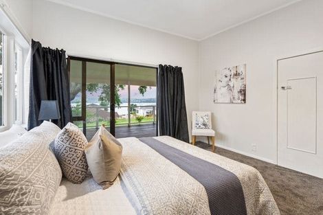 Photo of property in 2/42 Kiwi Esplanade, Mangere Bridge, Auckland, 2022