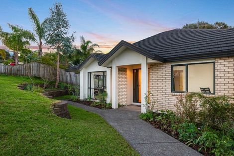 Photo of property in 11 Nottingham Place, Northcross, Auckland, 0630