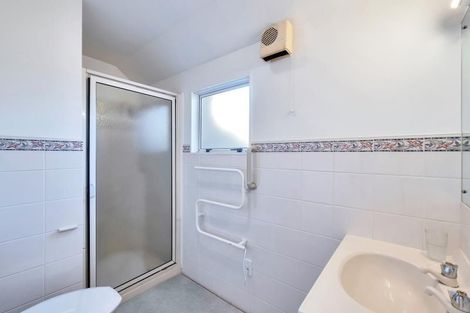 Photo of property in 1 William Bond Street, Stanley Point, Auckland, 0624