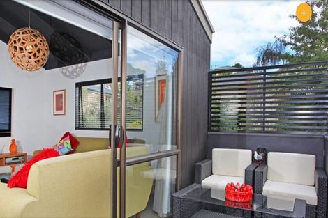 Photo of property in 1/663a Beach Road, Rothesay Bay, Auckland, 0630