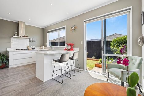 Photo of property in 14 Malbec Place, Huapai, Kumeu, 0810