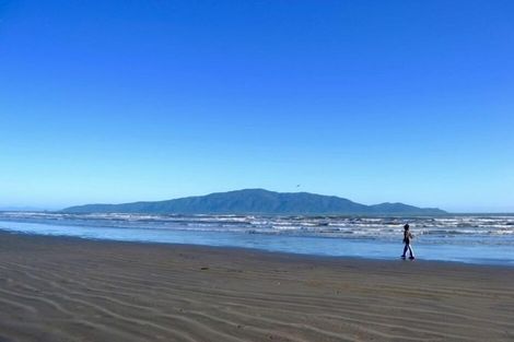 Photo of property in 6 Hohiria Street, Waikanae Beach, Waikanae, 5036