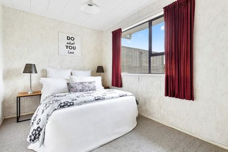 Photo of property in 23 Larissa Avenue, Henderson, Auckland, 0610