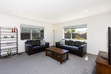 Photo of property in 17 Chalfont Road, Silverstream, Upper Hutt, 5019