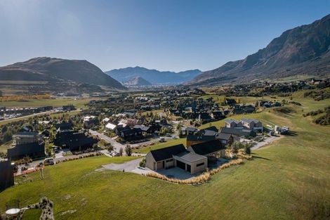 Photo of property in 10 Glenelg Lane, Jacks Point, 9371