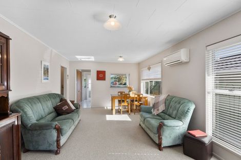 Photo of property in 5a Andrew Street, Waikanae, 5036