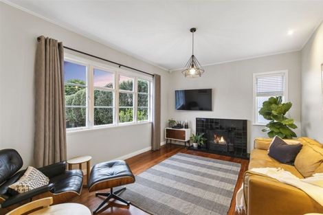 Photo of property in 70 Kiwitea Street, Sandringham, Auckland, 1041