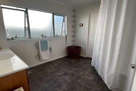 Photo of property in 9 Bradbury Road, Botany Downs, Auckland, 2010