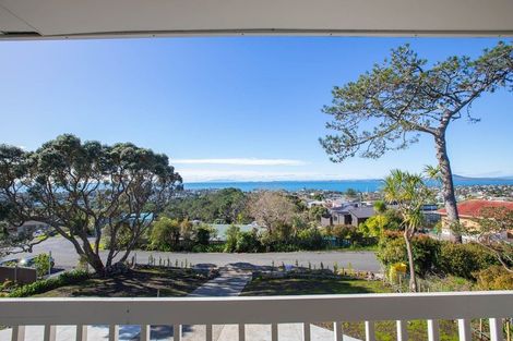 Photo of property in 4 Dalmeny Close, Murrays Bay, Auckland, 0630
