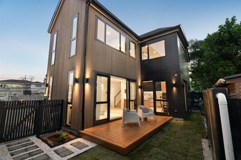 Photo of property in 2 Knights Close, Rothesay Bay, Auckland, 0630