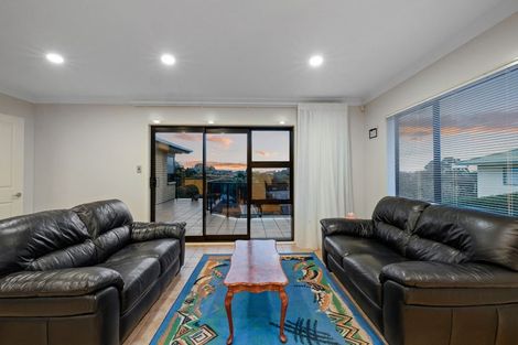 Photo of property in 10 Larsen Place, Merrilands, New Plymouth, 4312