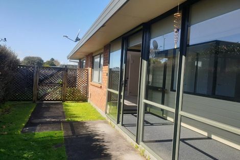 Photo of property in 3 Riversdale Drive, Merrilands, New Plymouth, 4312