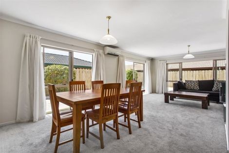 Photo of property in 30 Vanderbilt Parade, Albany, Auckland, 0632