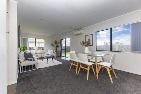 Photo of property in 22 Dungarvon Place, Clendon Park, Auckland, 2103