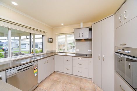 Photo of property in 1 Silkwood Place, Fitzherbert, Palmerston North, 4410