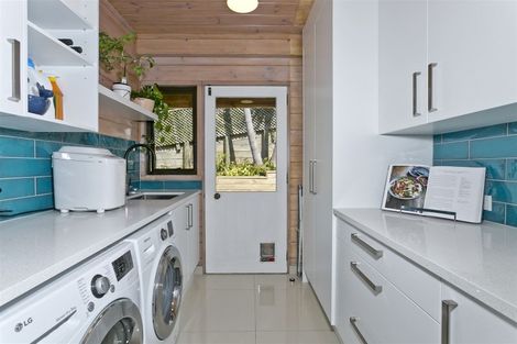 Photo of property in 2/10 Braemar Road, Castor Bay, Auckland, 0620