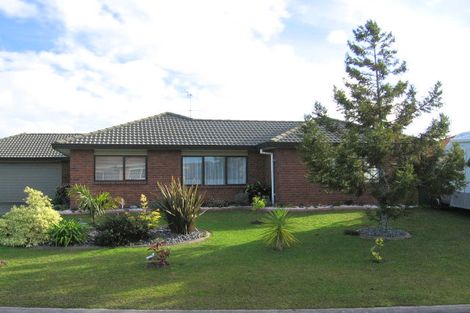 Photo of property in 4 Mcgowan Place, Orewa, 0931