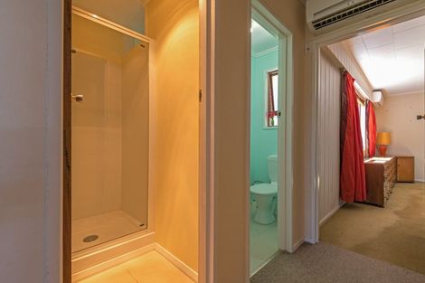 Photo of property in 16 Wallace Place, Hokowhitu, Palmerston North, 4410