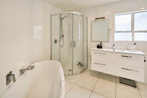 Photo of property in 3/130 Oriental Parade, Oriental Bay, Wellington, 6011